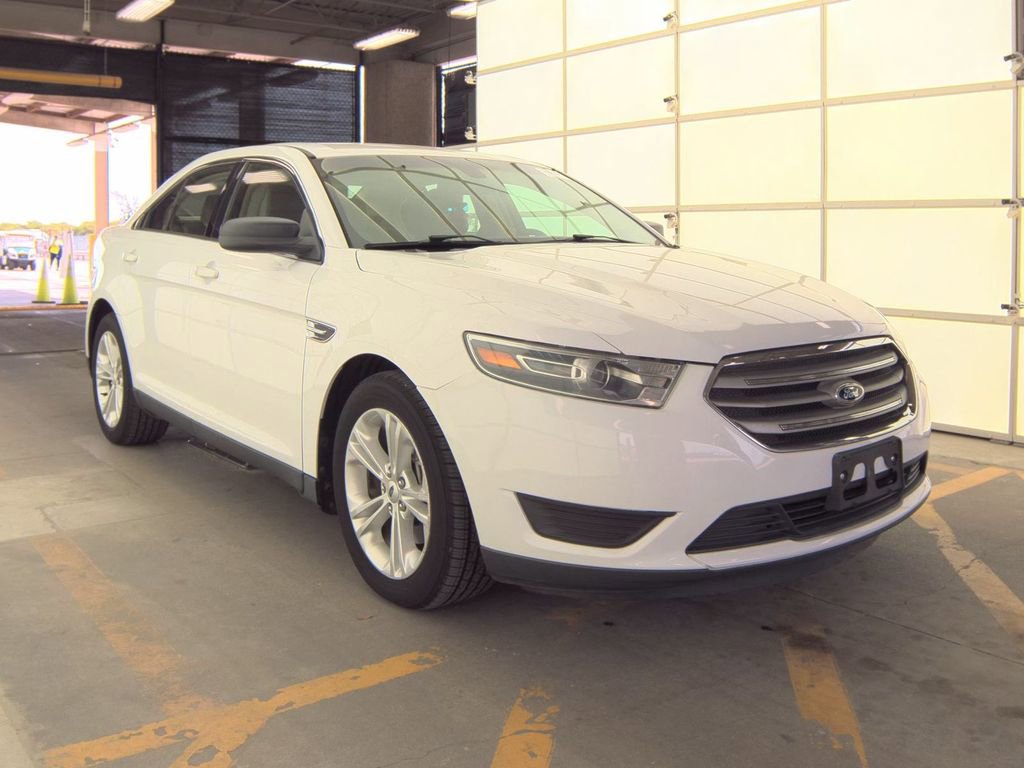 Used 2016 Ford Taurus SE FWD image 4