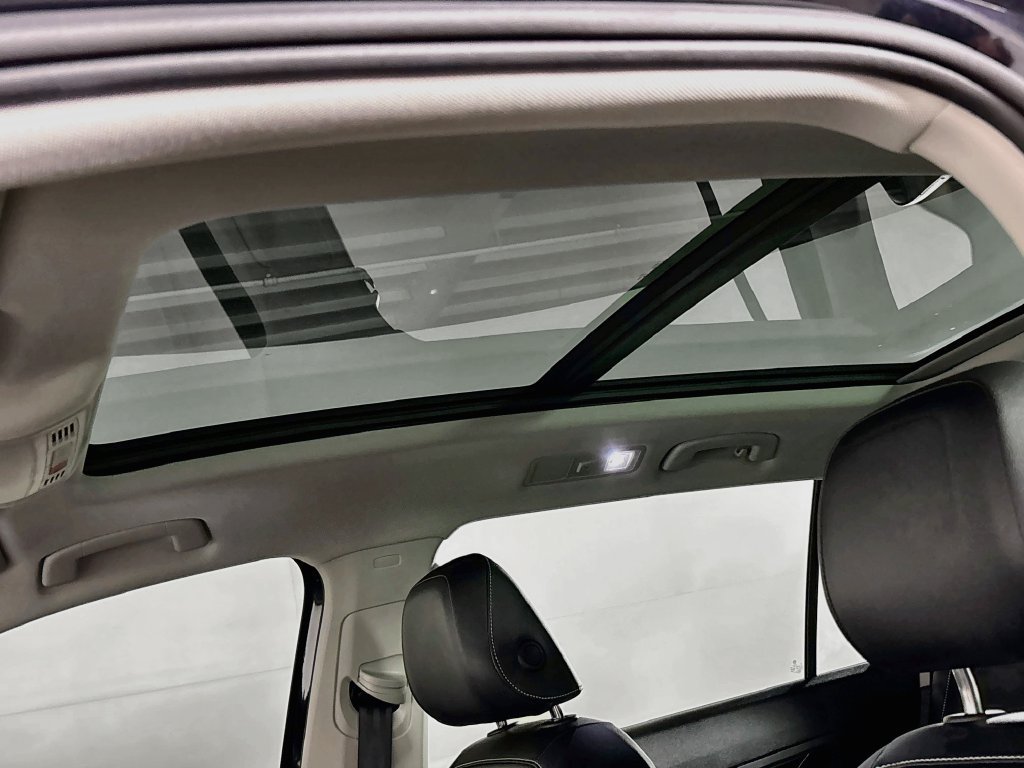 Certified 2024 Volkswagen Tiguan SE w/ Panoramic Sunroof Package AWD/4WD image 19