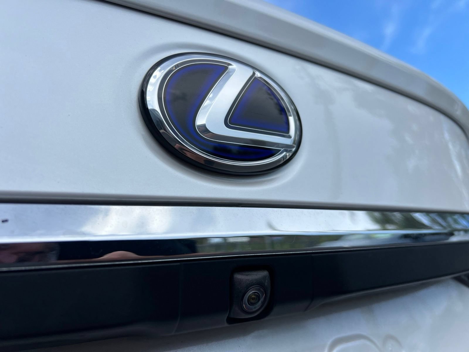 Used 2019 Lexus ES 300h Ultra Luxury w/ Accessory Package 2 FWD image 28