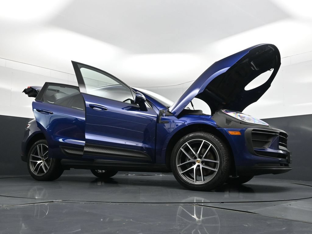 Used 2024 Porsche Macan w/ Premium Plus Package AWD/4WD image 34