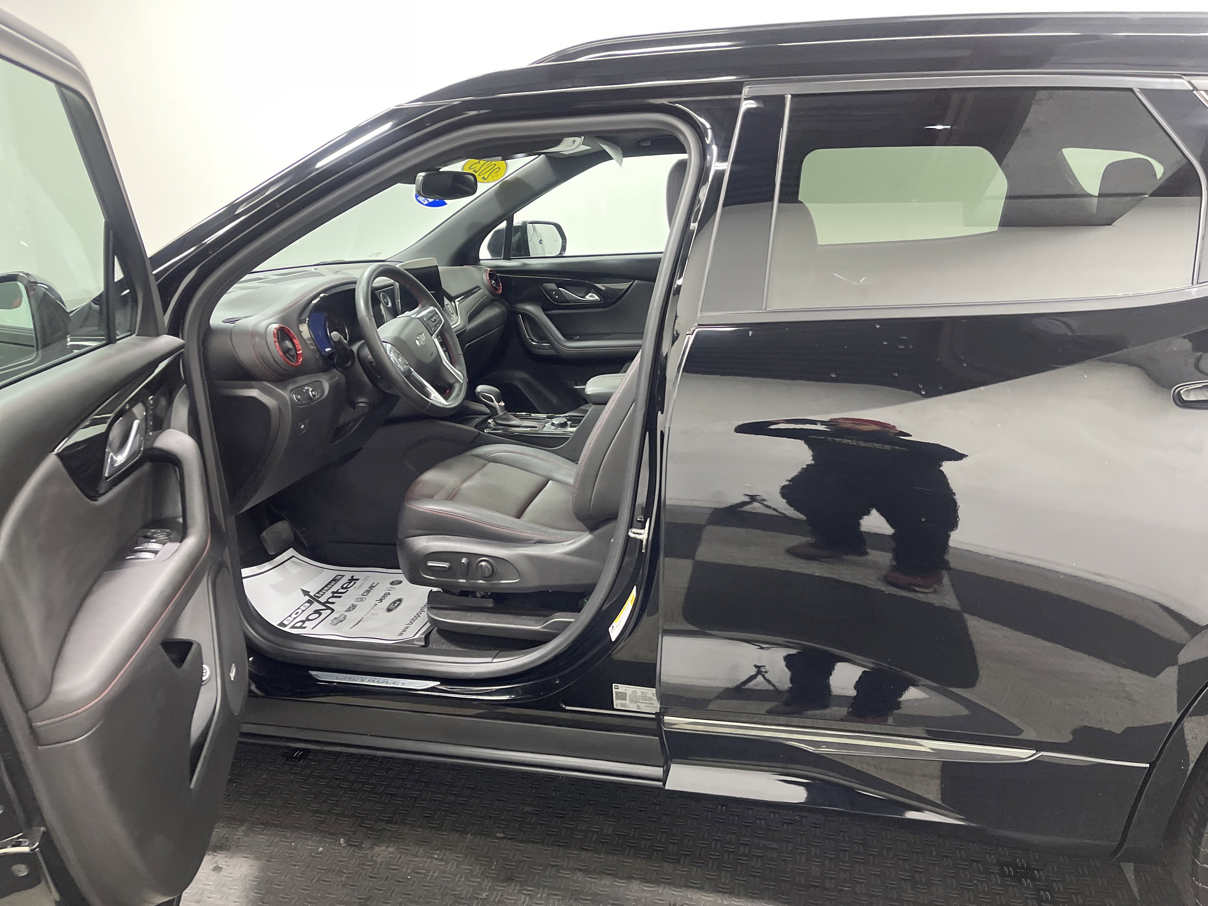 Used 2023 Chevrolet Blazer RS w/ Enhanced Convenience Package image 9