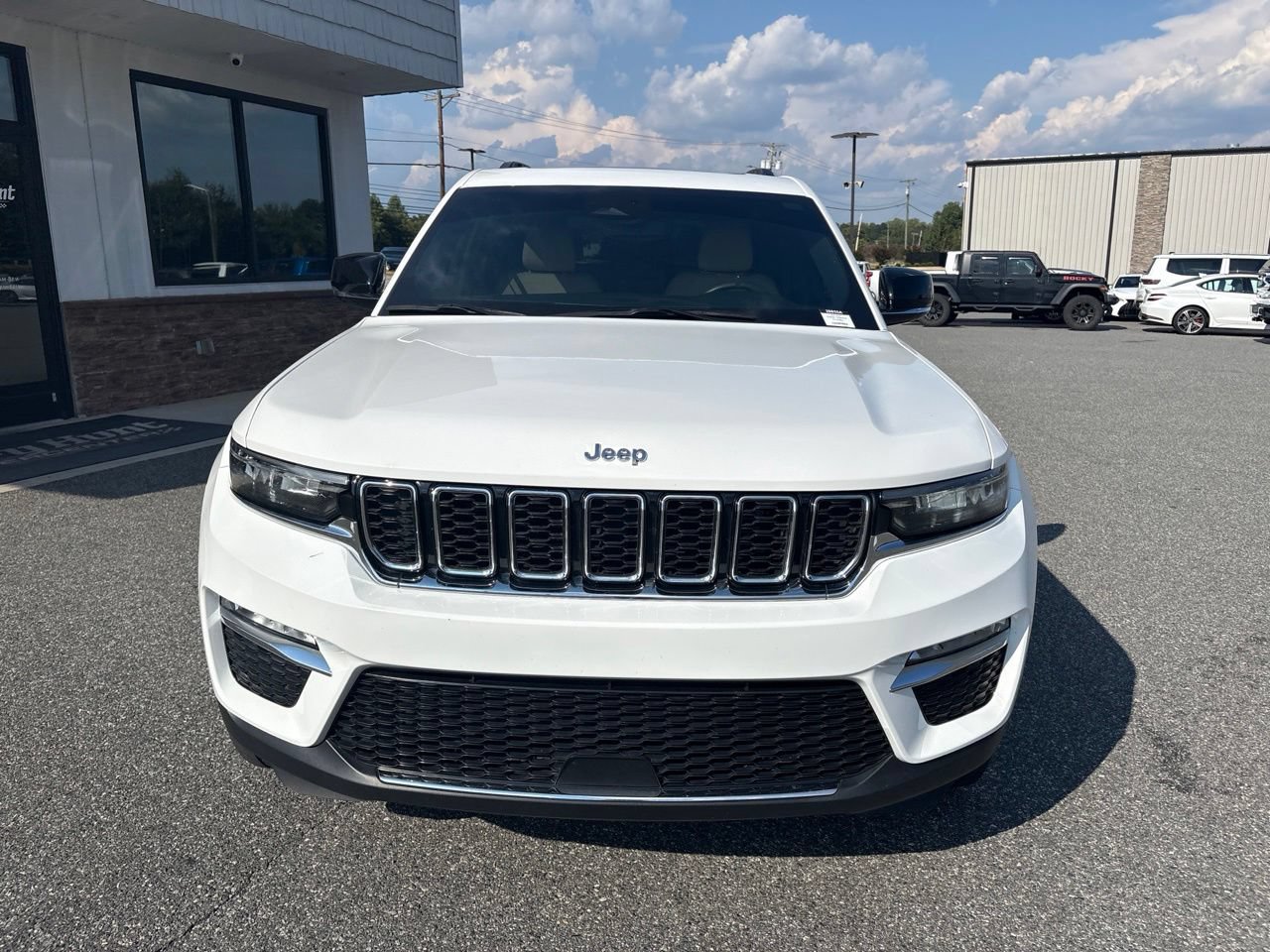 Used 2023 Jeep Grand Cherokee Limited AWD/4WD image 12