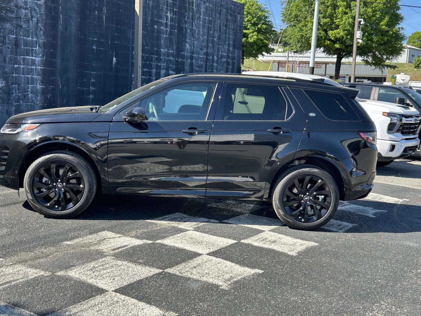 Used 2025 Land Rover Discovery Sport Dynamic SE image 6