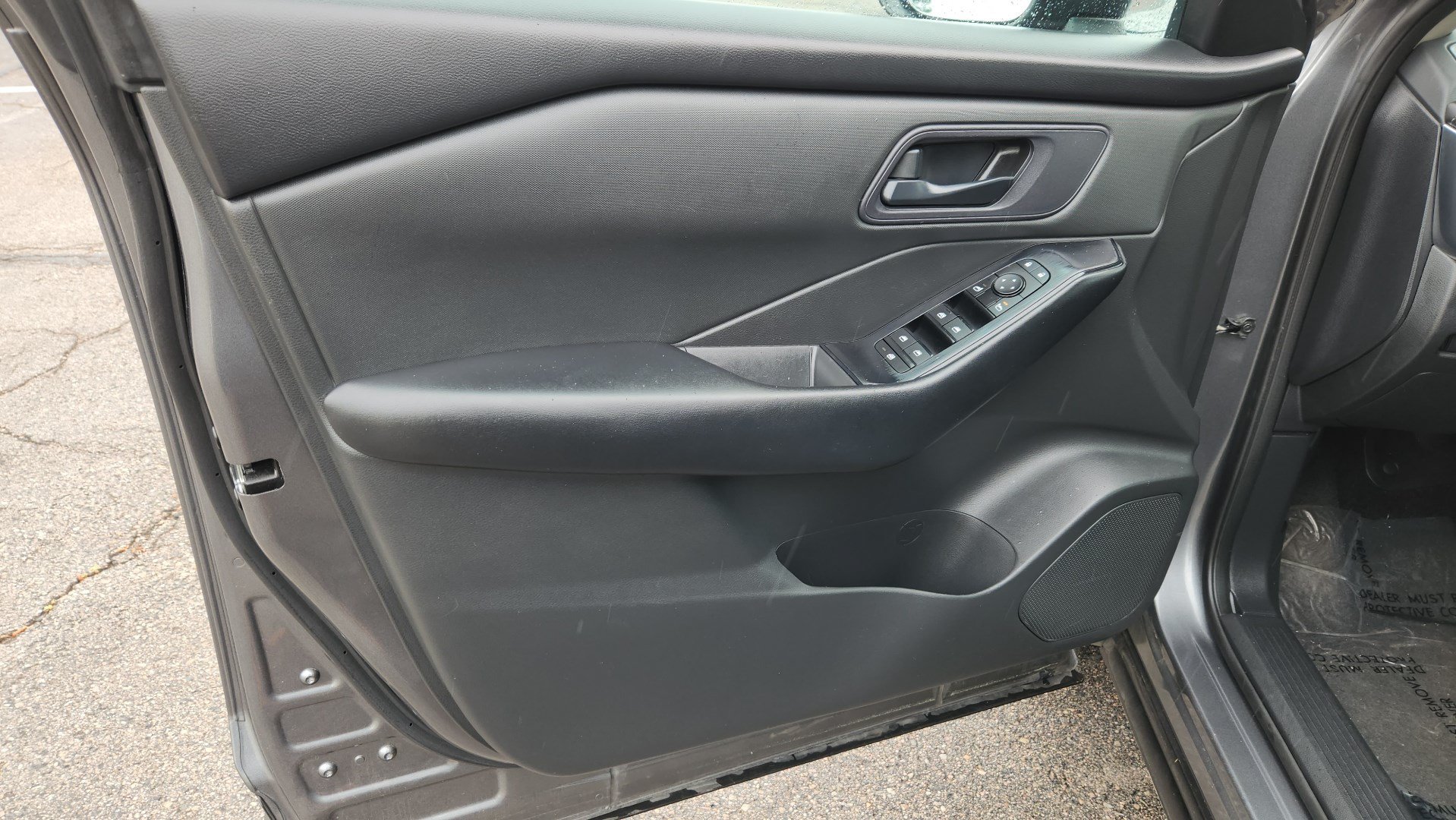 Used 2024 Nissan Rogue S AWD/4WD image 17