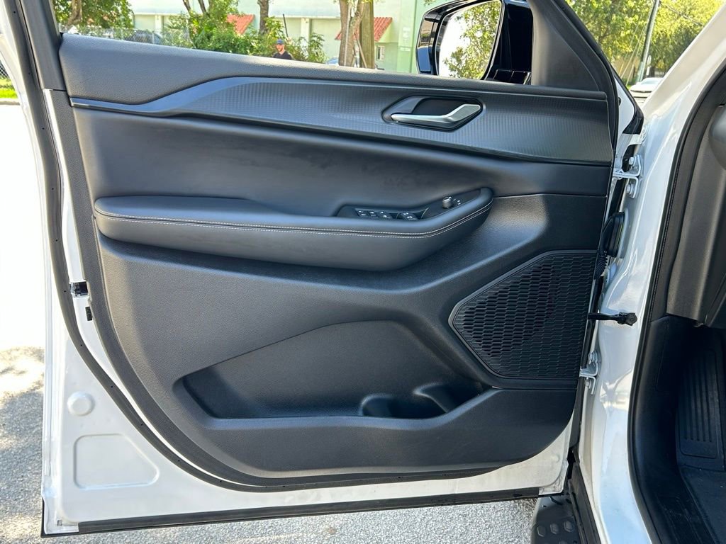 Certified 2024 Jeep Grand Cherokee Altitude image 47