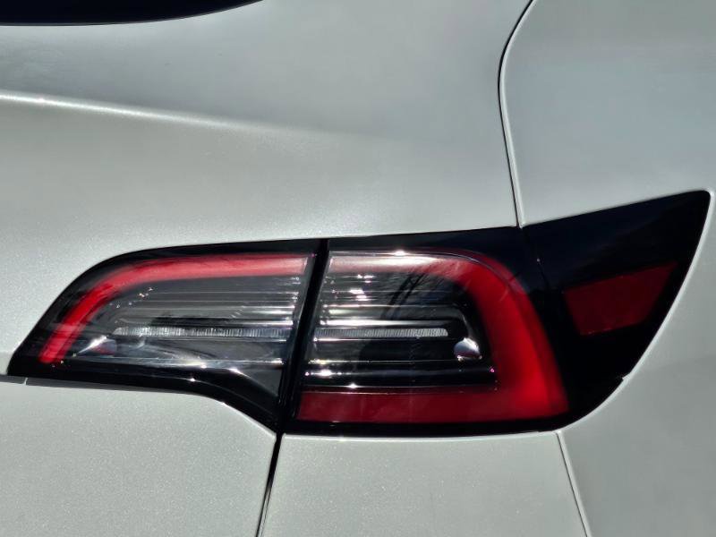 Used 2025 Tesla Model Y Long Range image 31
