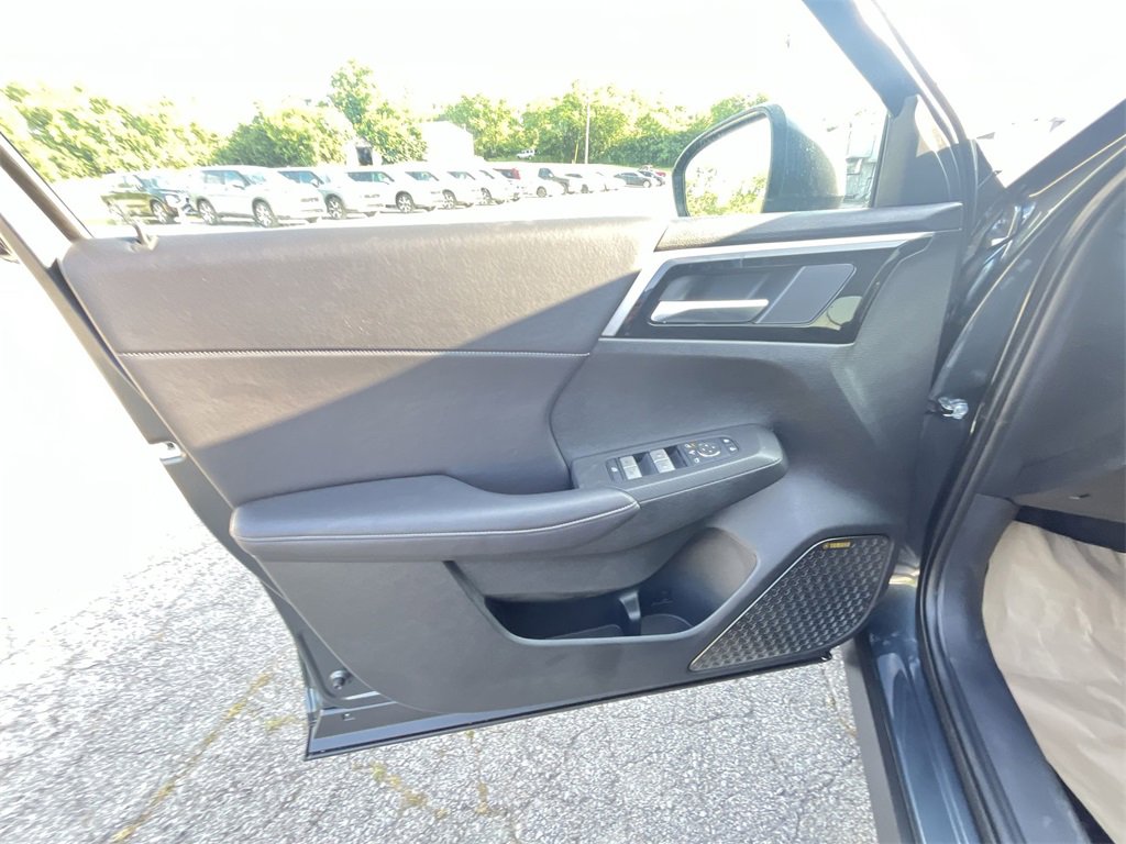 New 2025 Mitsubishi Outlander SE image 13