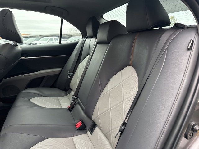 Used 2018 Toyota Camry XLE image 21