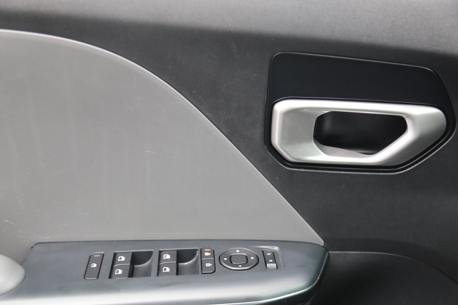 Used 2025 Kia K4 LXS FWD image 6