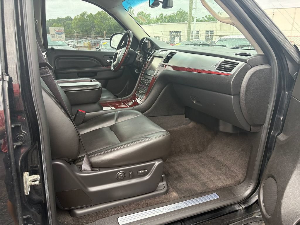 Used 2014 Cadillac Escalade Luxury AWD/4WD image 10