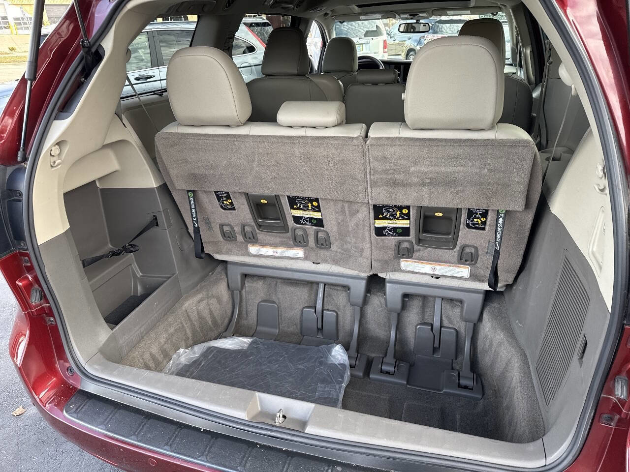 Used 2015 Toyota Sienna image 54