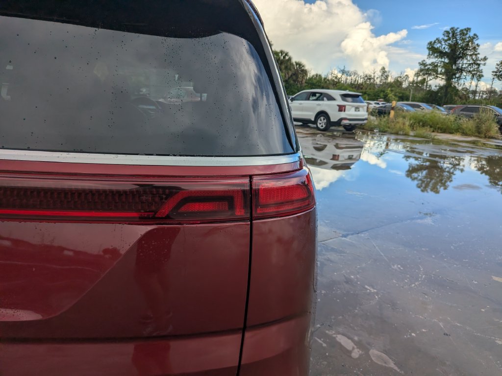 Certified 2024 Kia Carnival SX FWD image 11