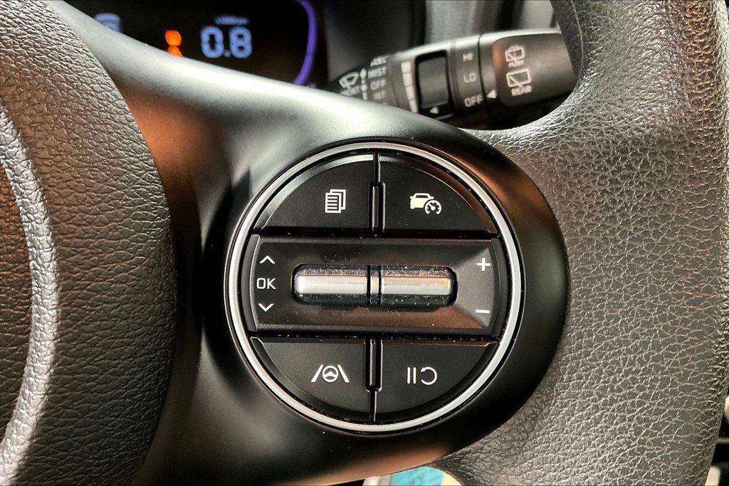 Used 2025 Kia Soul LX w/ LX Technology Package FWD image 25