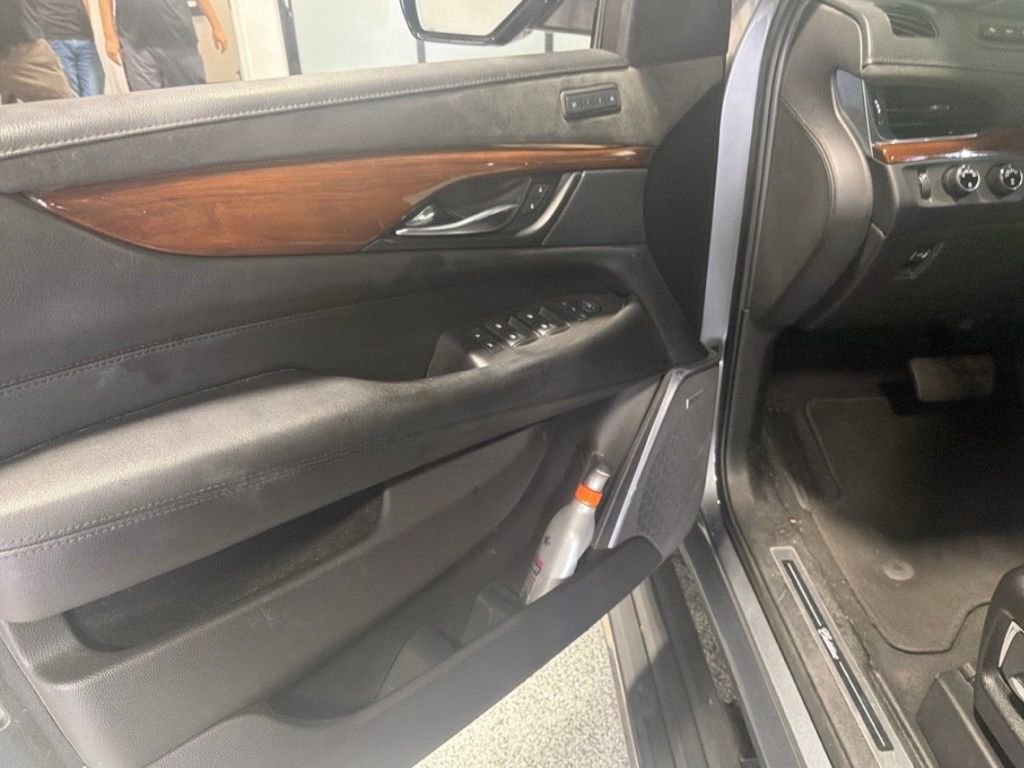 Used 2019 Cadillac Escalade ESV Premium Luxury AWD/4WD image 8