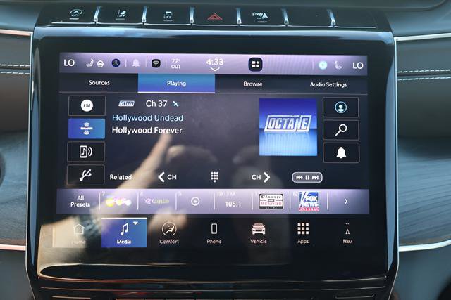 Used 2024 Jeep Grand Cherokee Limited AWD/4WD image 16