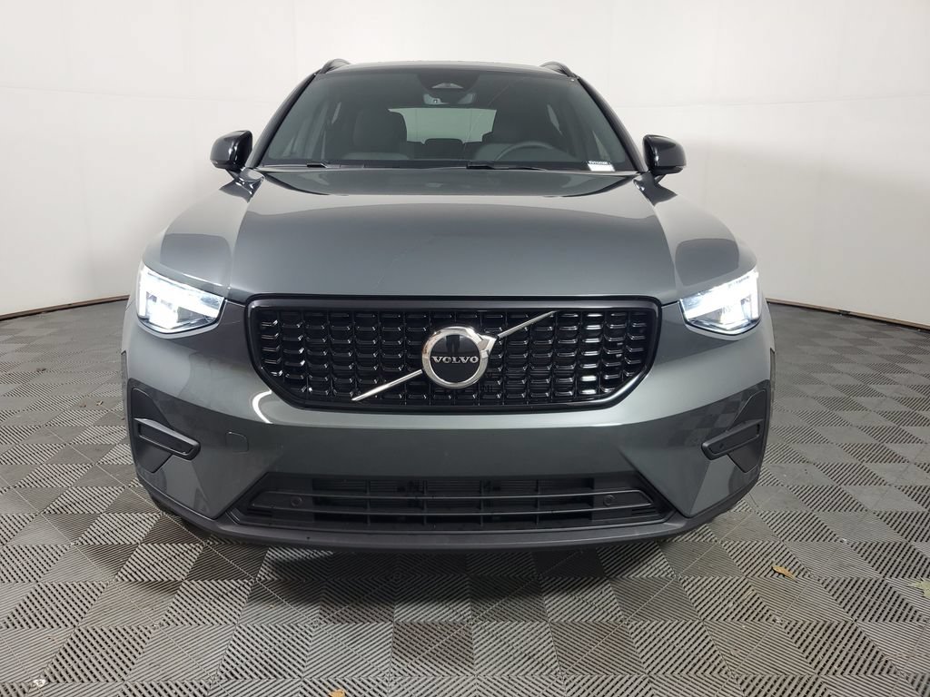 Certified 2026 Volvo XC40 B5 Core AWD/4WD image 2