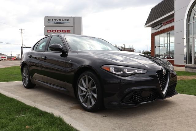 Used 2024 Alfa Romeo Giulia Ti image 3