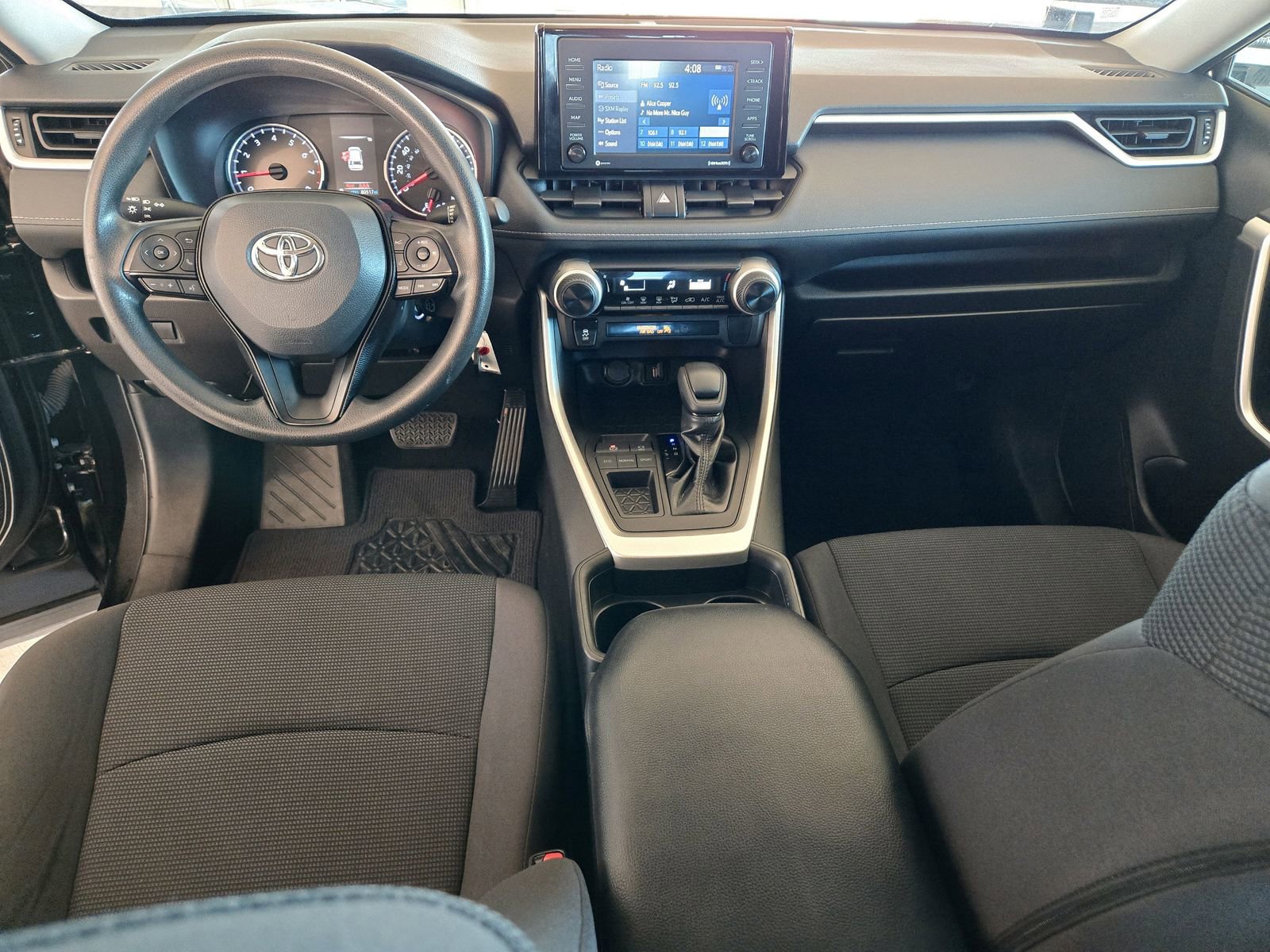 Used 2021 Toyota RAV4 LE image 9