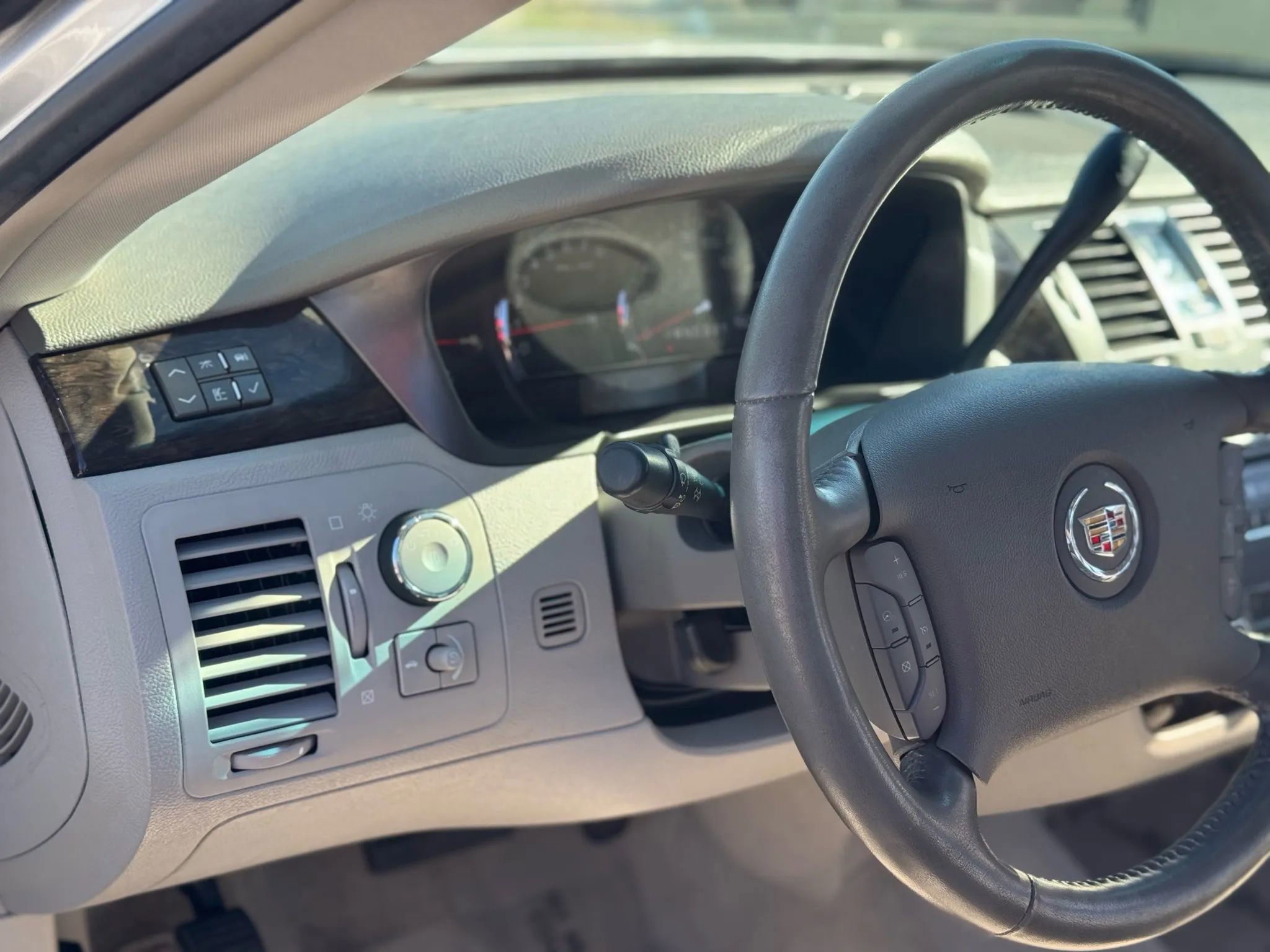 Used 2011 Cadillac DTS Luxury image 20