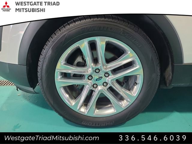 Used 2017 Ford Explorer XLT w/ Equipment Group 202A image 3