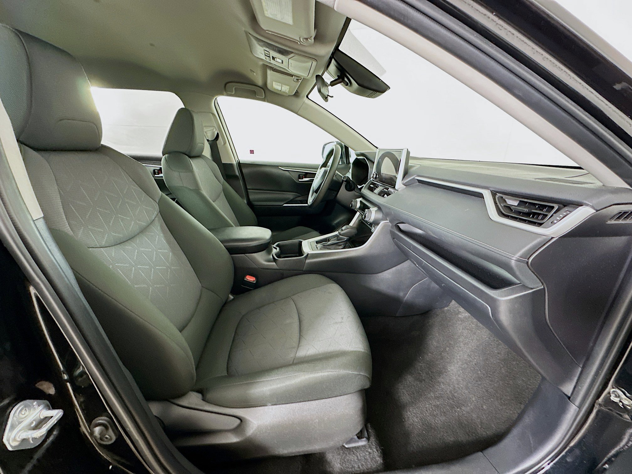 Used 2024 Toyota RAV4 XLE image 30