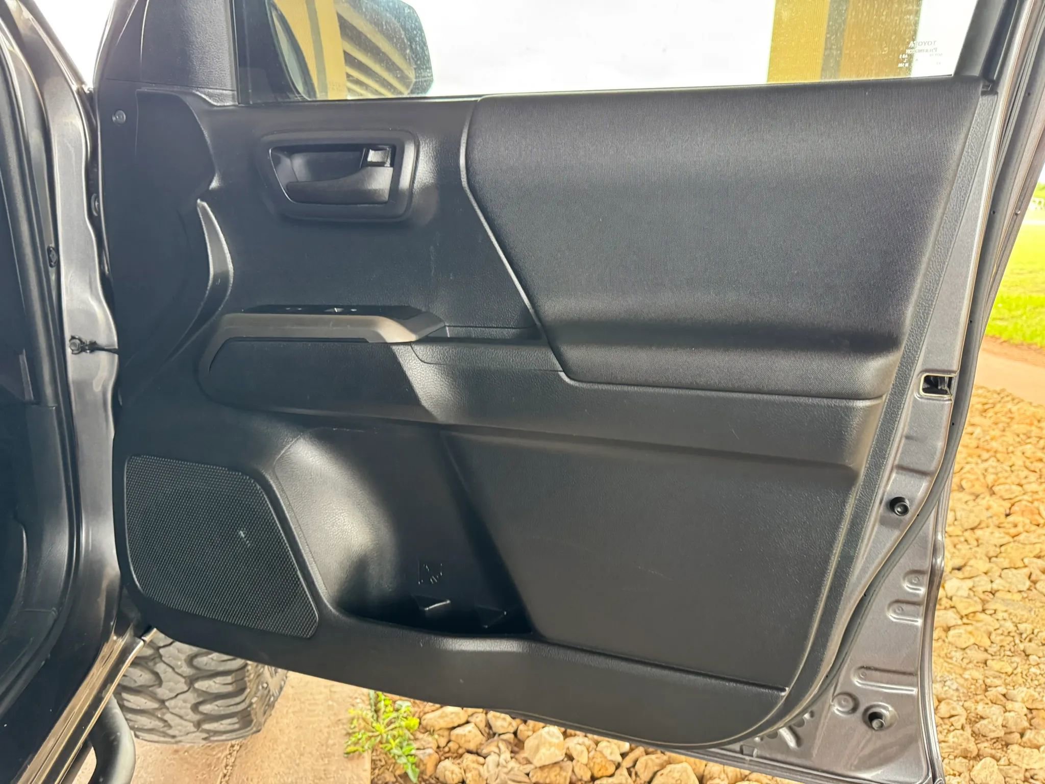 Used 2017 Toyota Tacoma TRD Off-Road w/ Tow Package (A/T) image 25