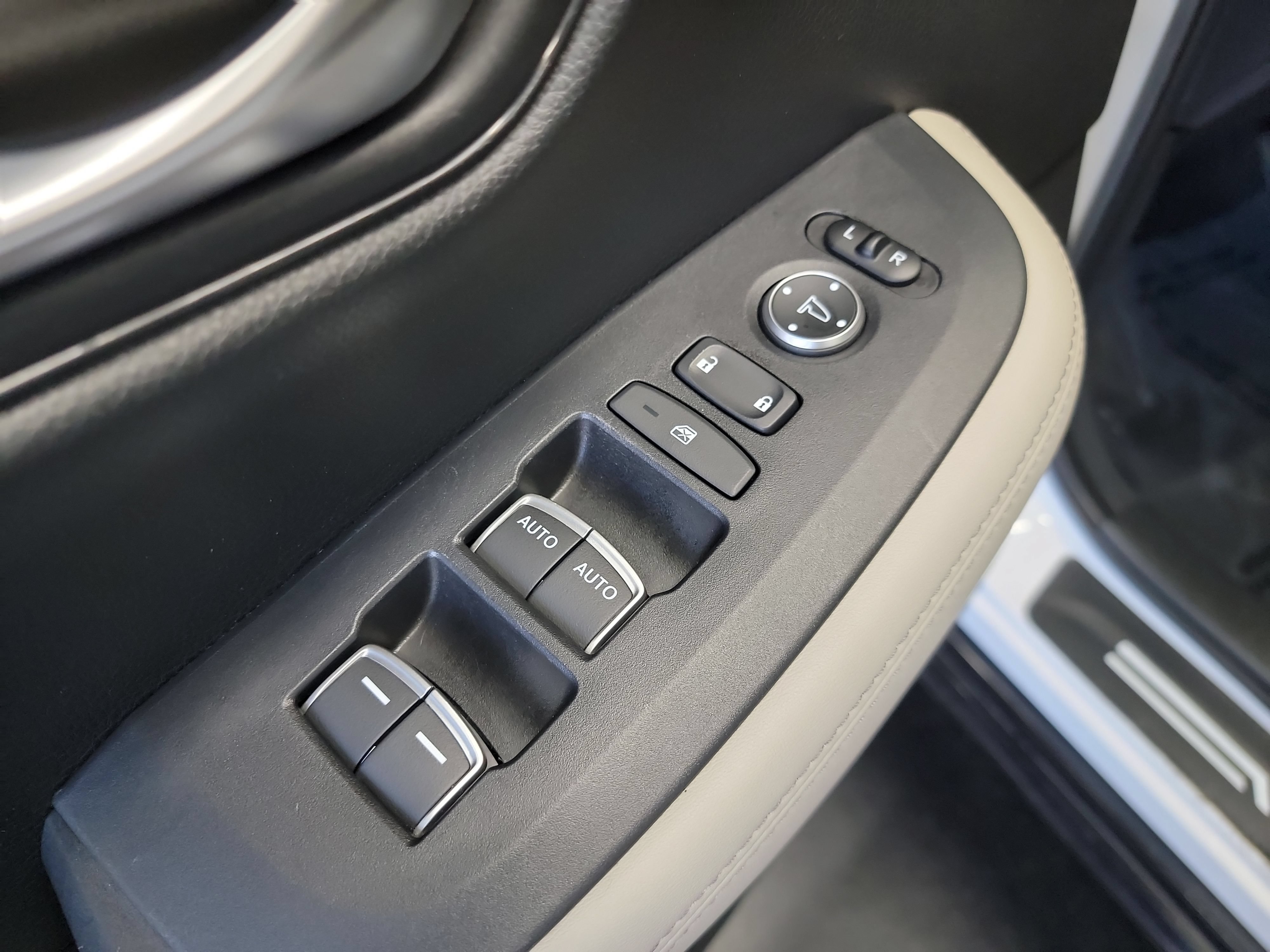 Used 2024 Honda HR-V EX-L image 14