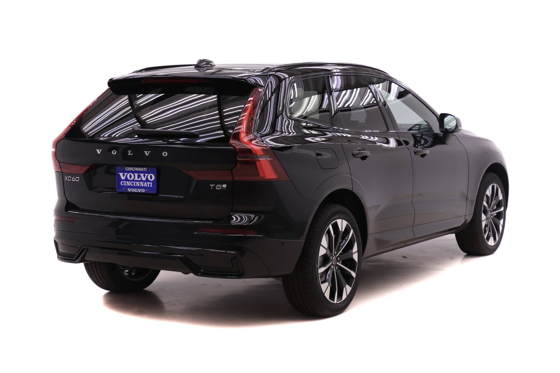 New 2026 Volvo XC60 T8 Plus w/ Protection Package Premier image 4