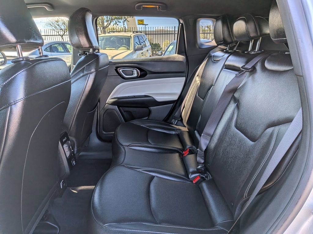 Used 2025 Jeep Compass Limited image 27