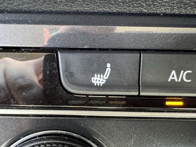 Used 2022 Volkswagen Tiguan S image 16