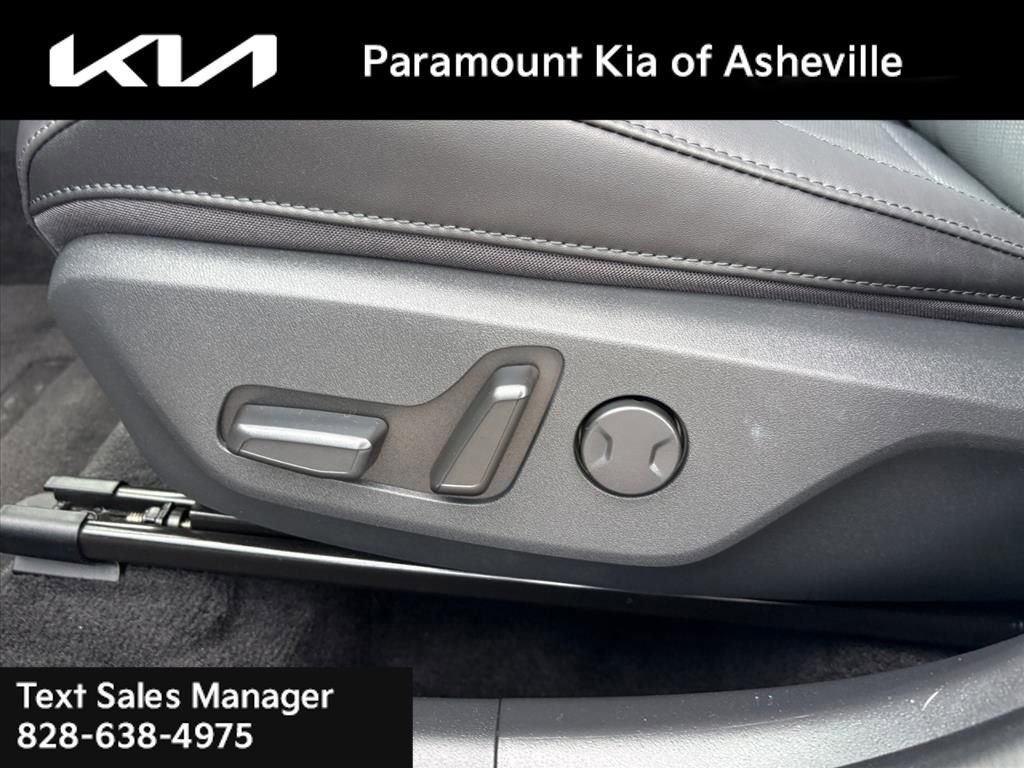Certified 2023 Kia Niro EX image 18