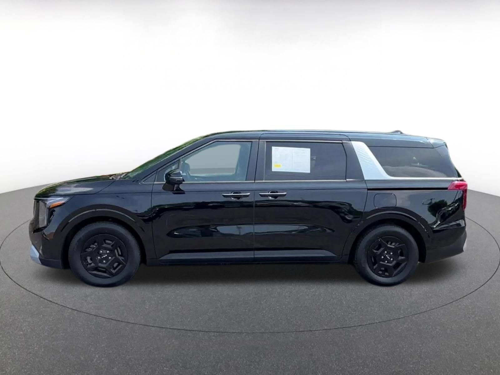 Used 2026 Kia Carnival FWD image 9
