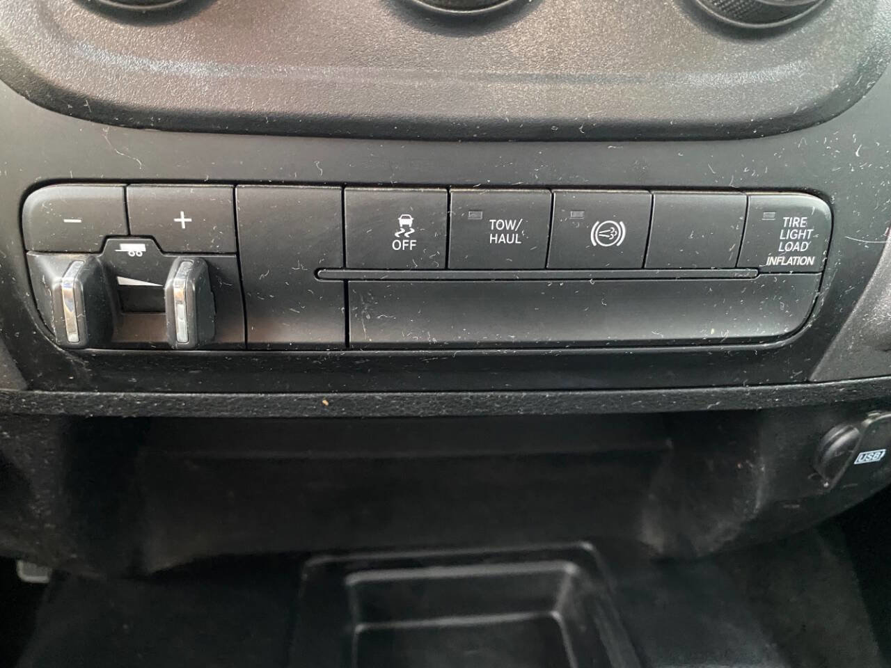 Used 2013 RAM 2500 Tradesman w/ Chrome Appearance Group image 32