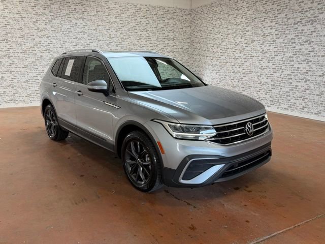 Used 2022 Volkswagen Tiguan SE w/ Panoramic Sunroof Package AWD/4WD image 1