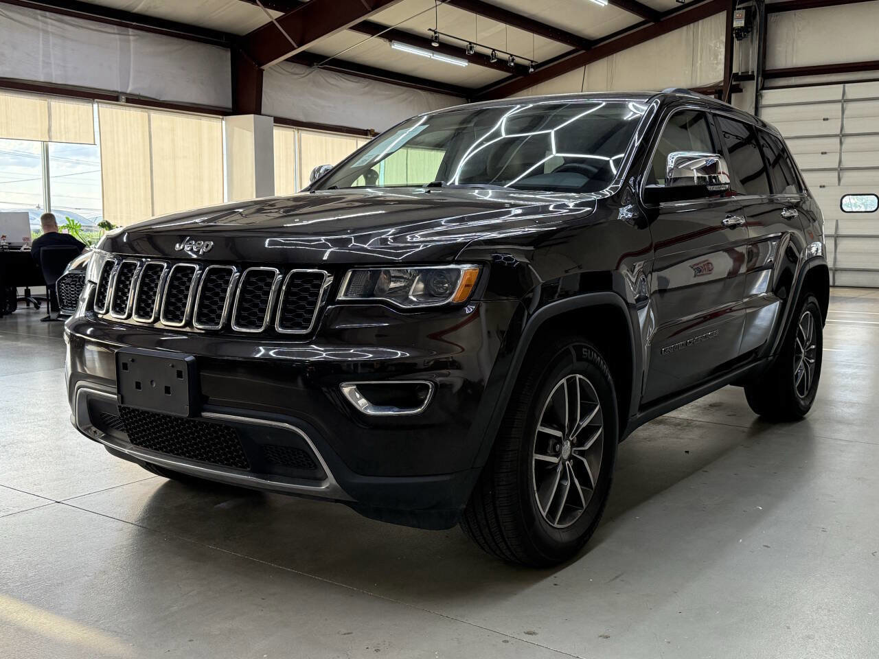 Used 2017 Jeep Grand Cherokee Limited w/ Trailer Tow Group IV AWD/4WD image 4