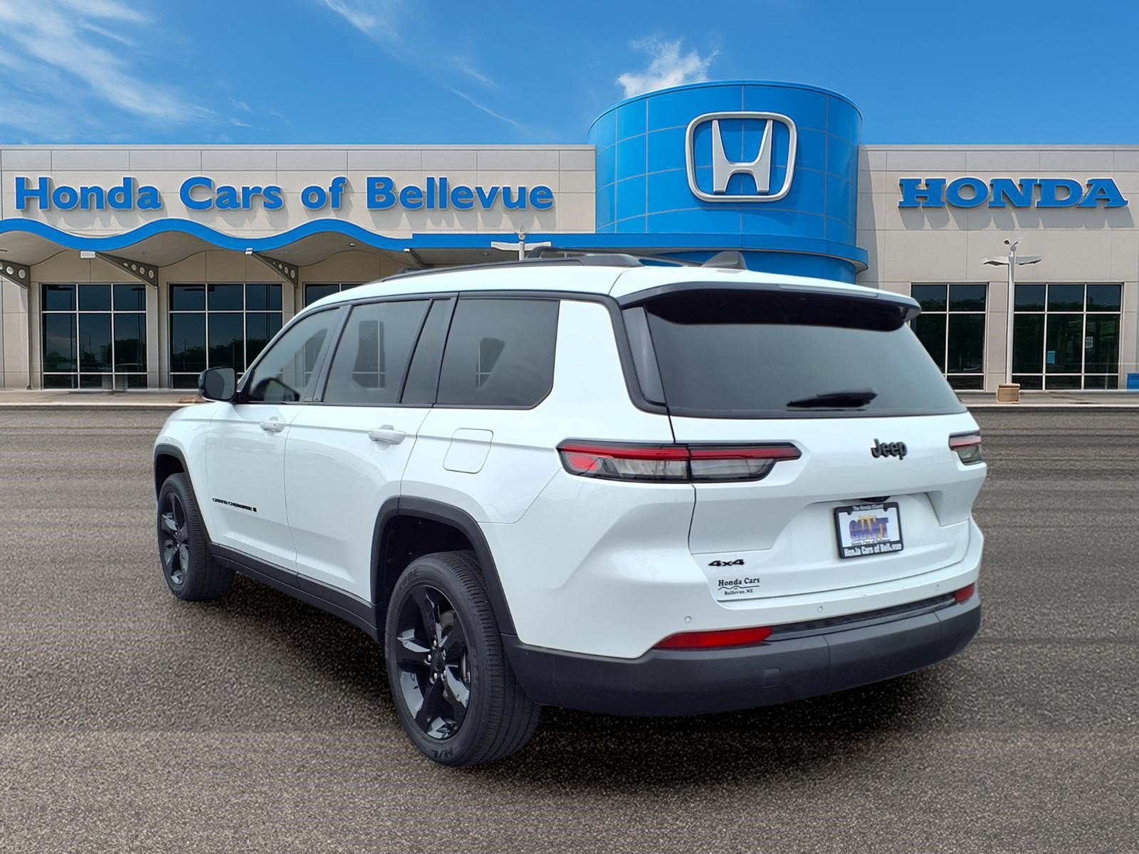 Used 2024 Jeep Grand Cherokee L Laredo AWD/4WD image 3