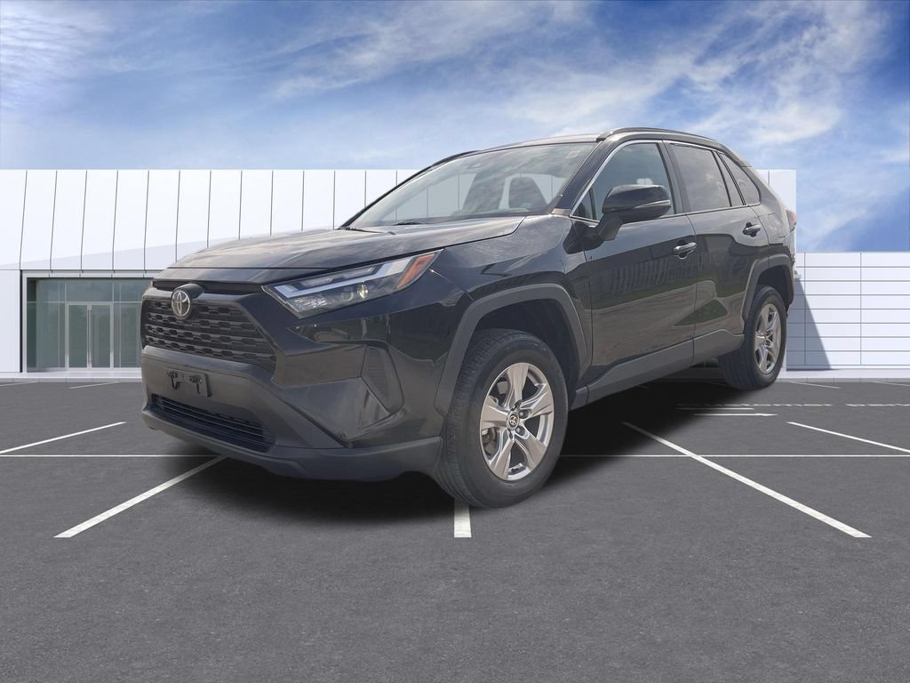 Used 2025 Toyota RAV4 XLE FWD image 4