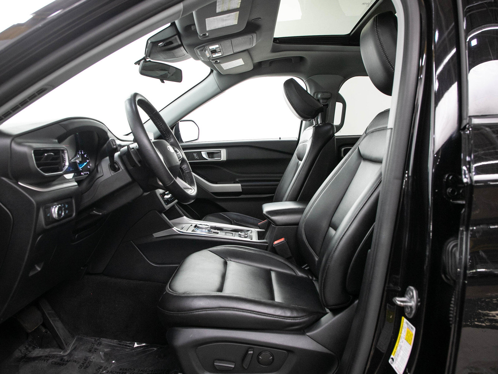 Used 2020 Ford Explorer XLT w/ Equipment Group 202A AWD/4WD image 25