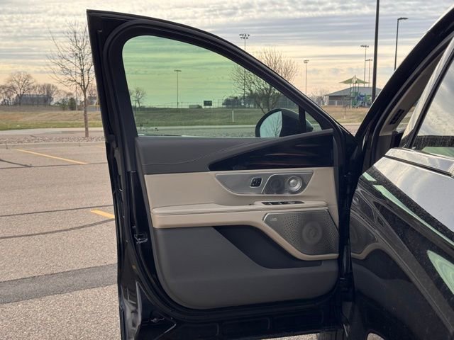 Used 2024 Lincoln Nautilus Reserve w/ Equipment Group 203A AWD/4WD image 4