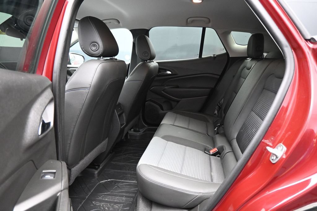 Used 2025 Chevrolet Trax LT w/ Driver Confidence Package FWD image 23