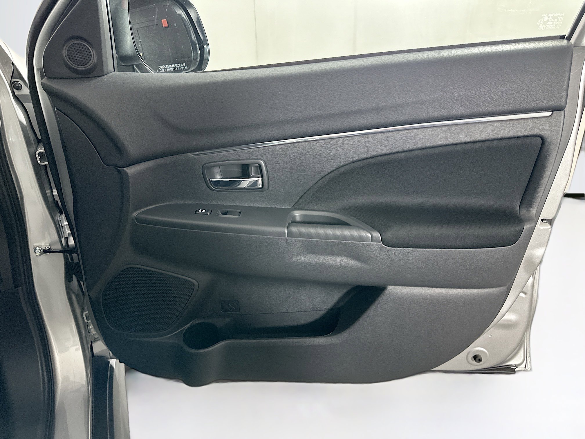 Used 2025 Mitsubishi Outlander Sport LE AWD/4WD image 28