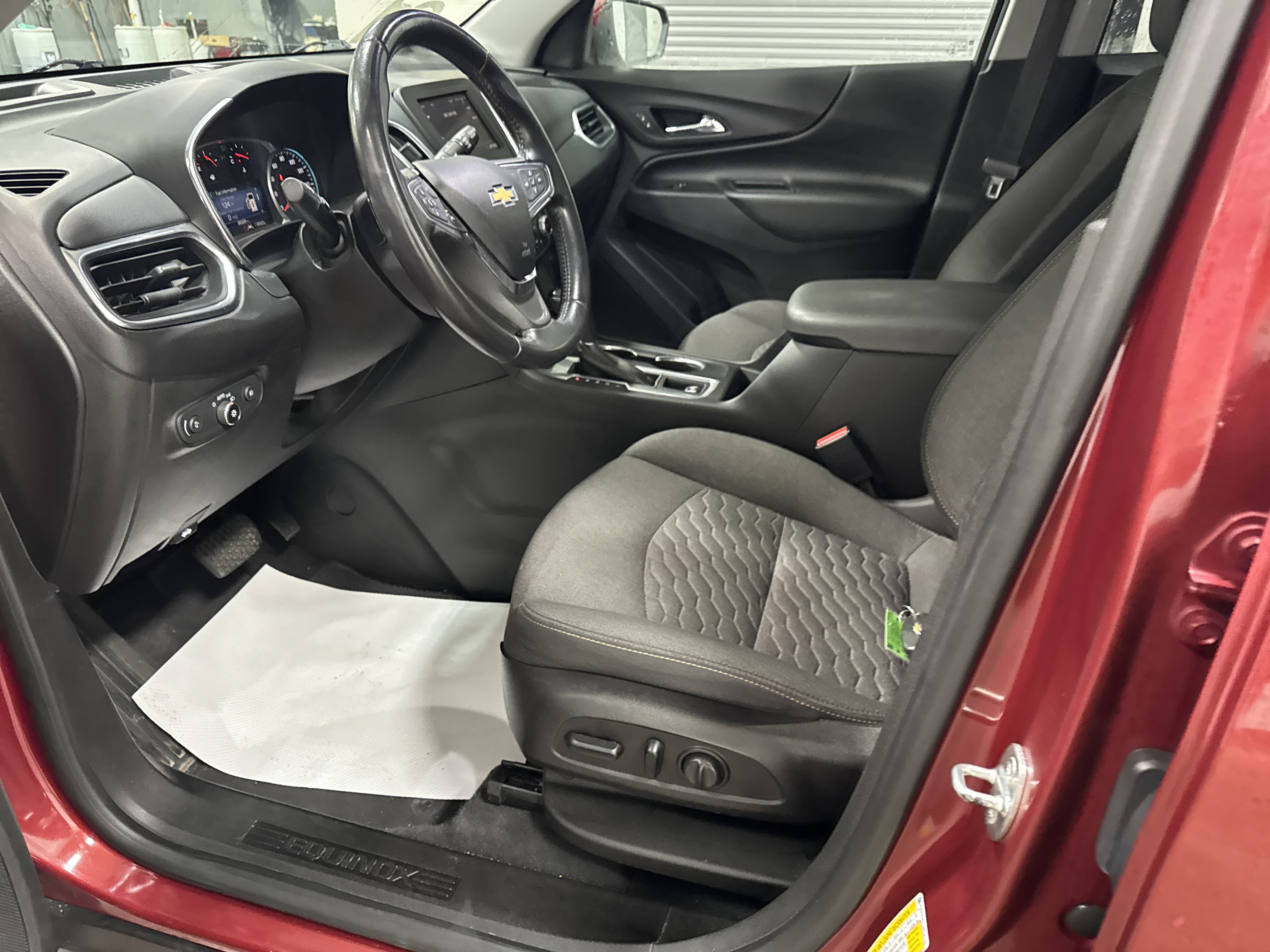 Used 2021 Chevrolet Equinox LT image 14