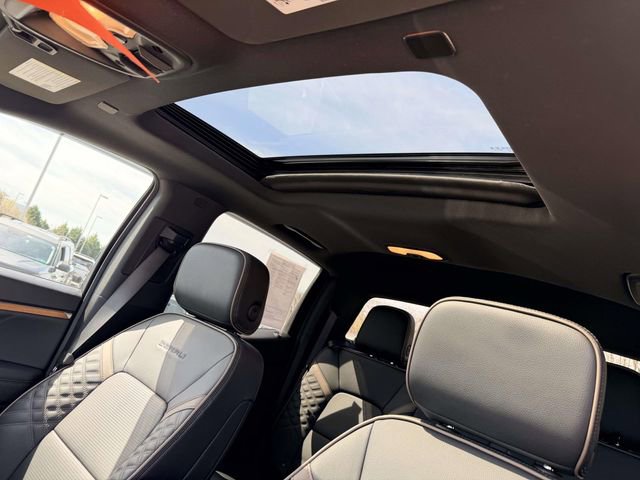 Used 2024 GMC Canyon Denali AWD/4WD image 19
