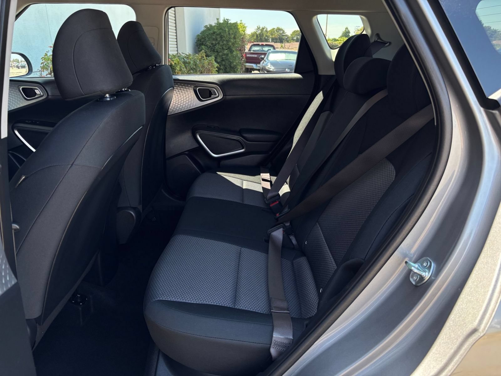 Used 2025 Kia Soul LX w/ LX Technology Package FWD image 19
