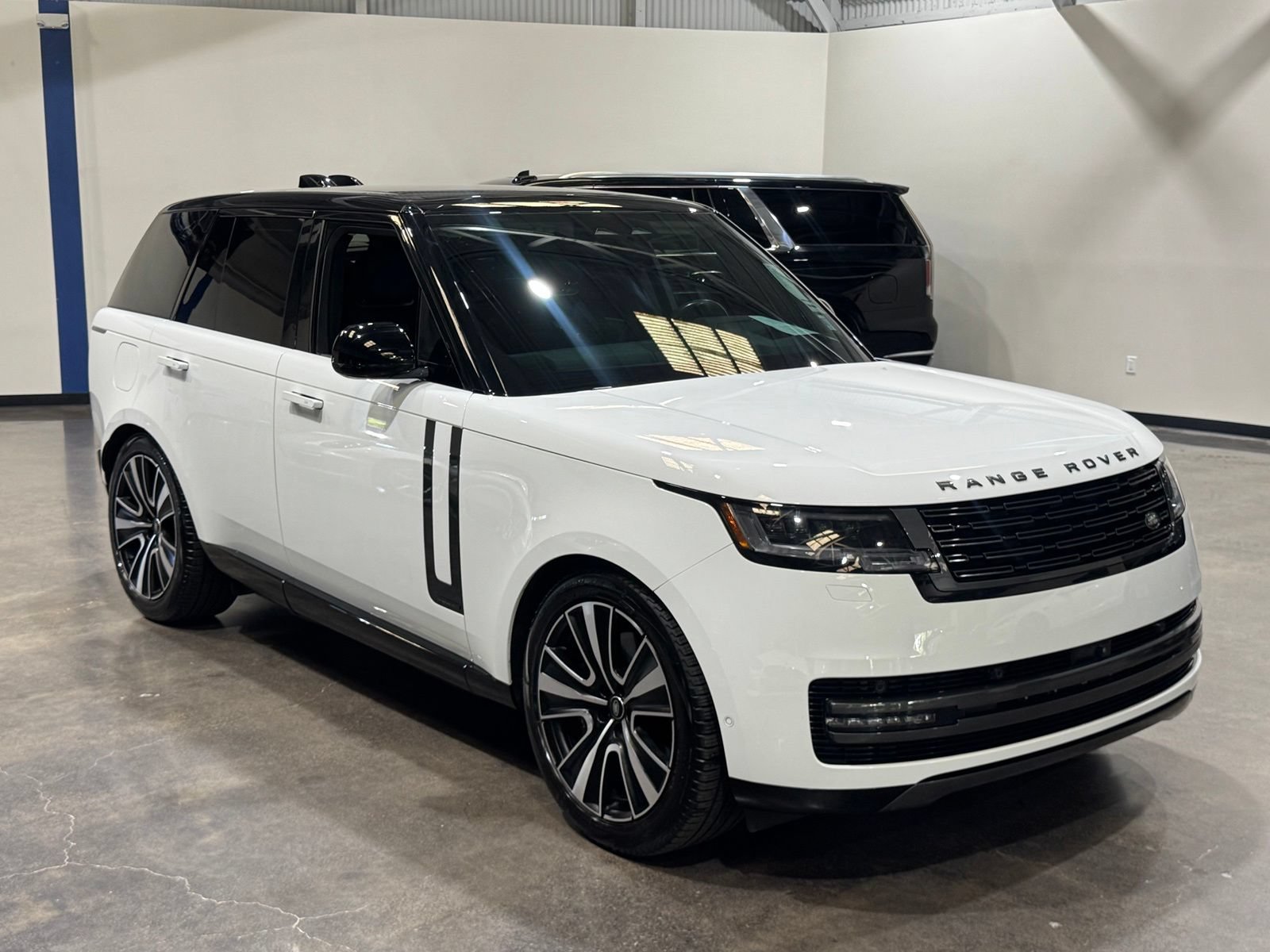 Used 2025 Land Rover Range Rover Autobiography AWD/4WD image 7