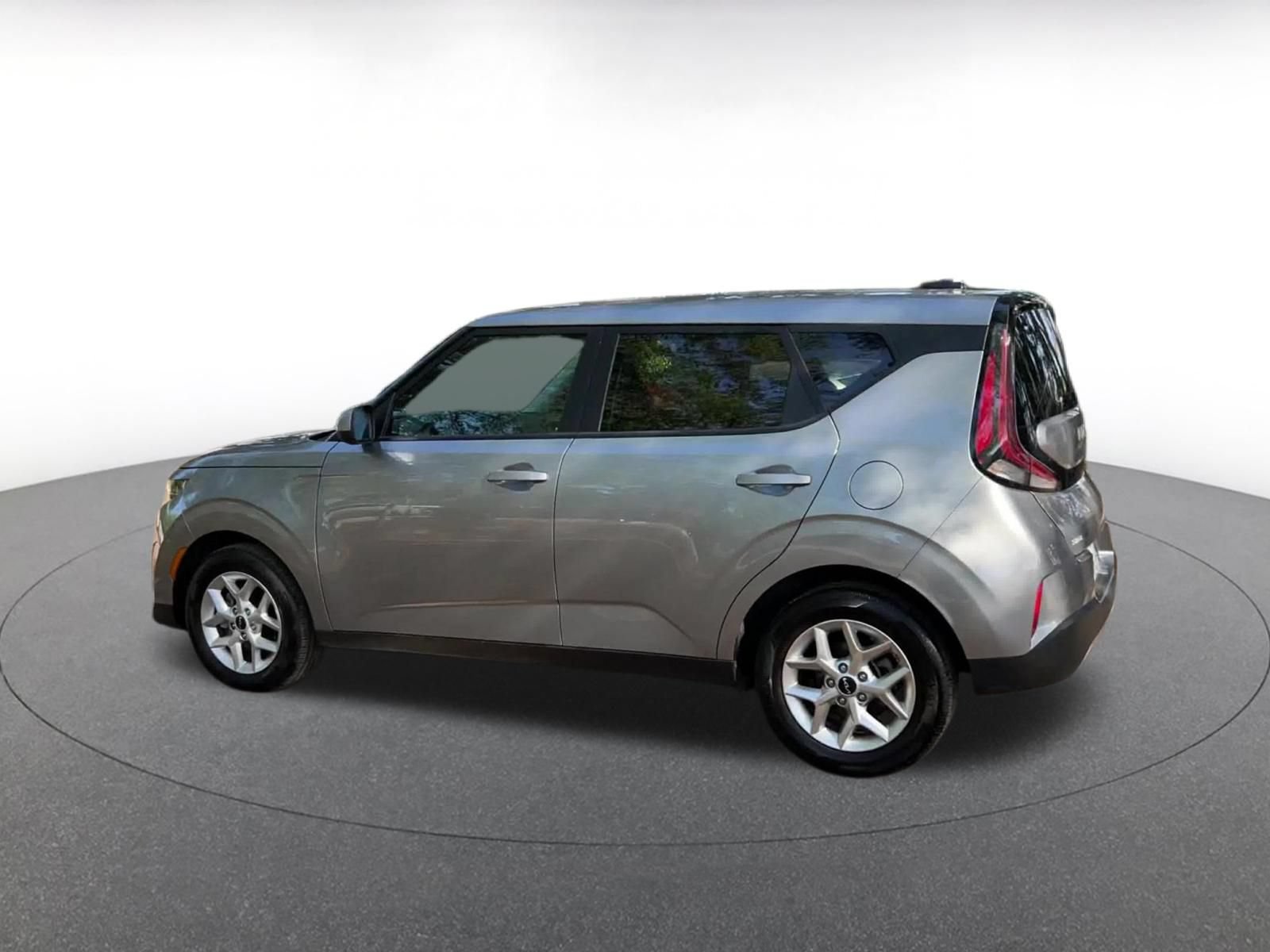 Used 2025 Kia Soul LX w/ LX Technology Package FWD image 11