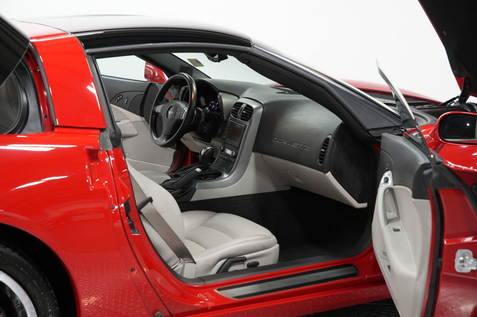 Used 2007 Chevrolet Corvette Coupe w/ Preferred Equipment Group RWD image 12