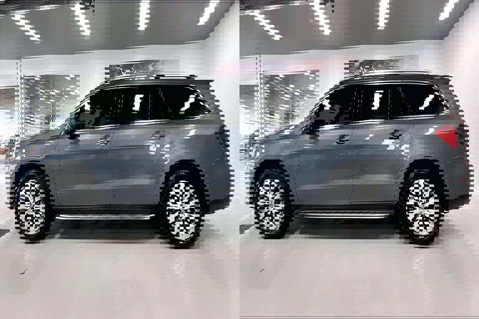 Used 2018 Mercedes-Benz GLS 450 4MATIC image 3