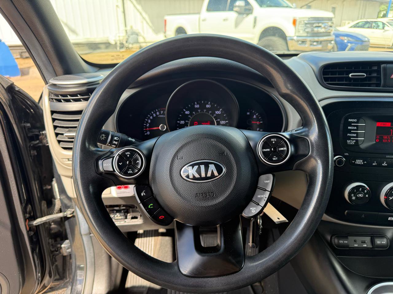 Used 2015 Kia Soul + FWD image 11