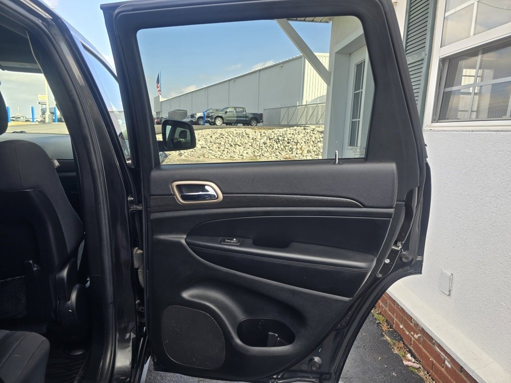 Used 2015 Jeep Grand Cherokee Laredo w/ Quick Order Package 23E image 21